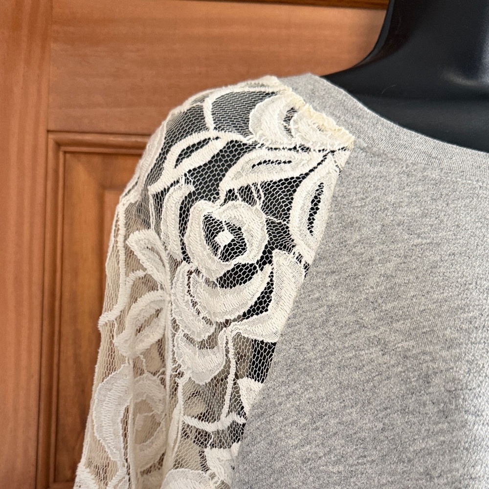 Heather Gray Top with Lace Sleeves Women’s Size M - Picture 5 of 11